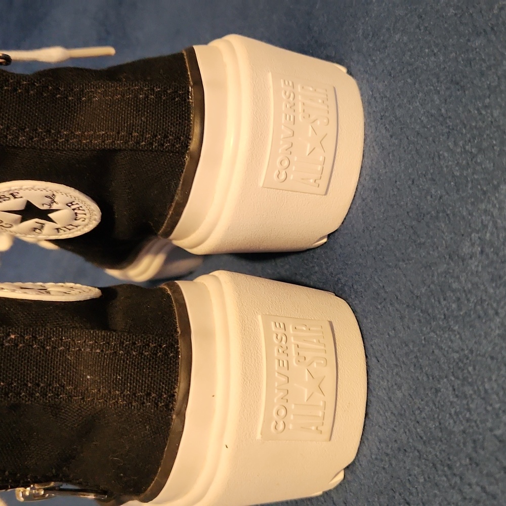 CONVERSE KIDS Black High-Top Sneakers with White Soles Size 2. - Picture 4 of 9
